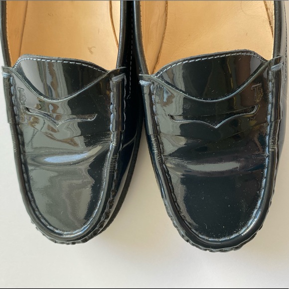Tod’s Navy Patent Leather Moccasins Size 37.5 - Picture 3 of 4